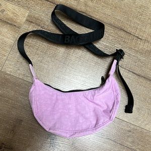 BAGGU mini crescent bag in Peony